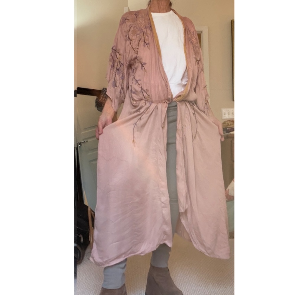 Magnolia Pearl Embroidered Sinchu Kimono - Picture 9 of 11